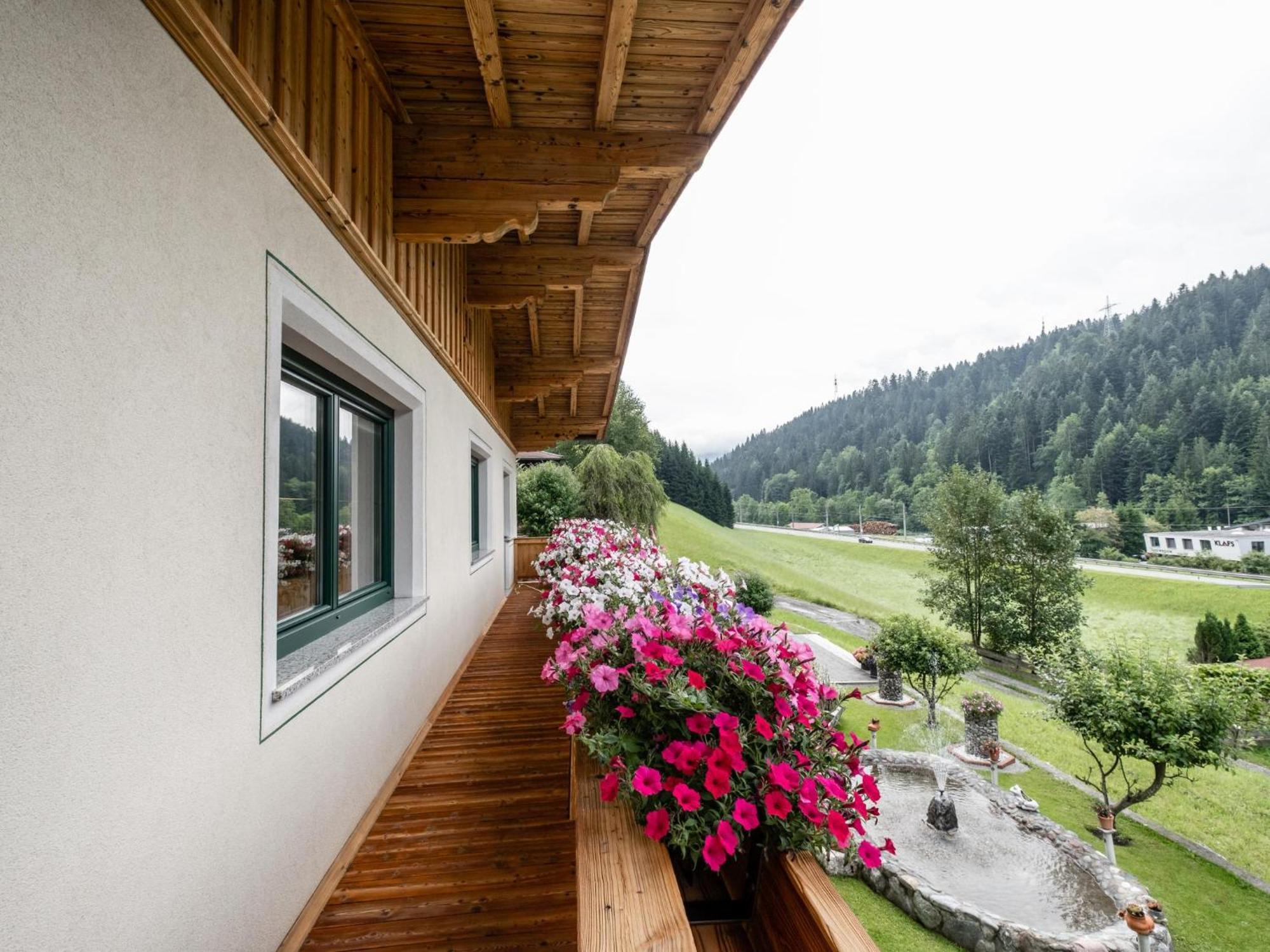 Apartamento Haus Am Waldrand Hopfgarten im Brixental Exterior foto