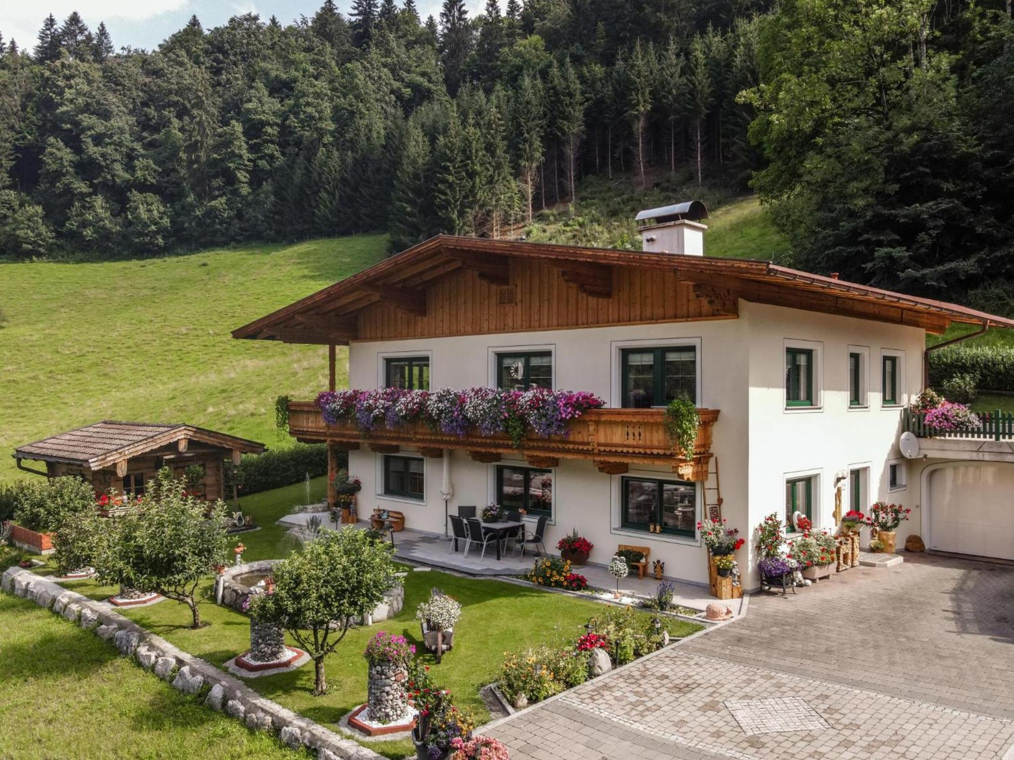 Apartamento Haus Am Waldrand Hopfgarten im Brixental Exterior foto