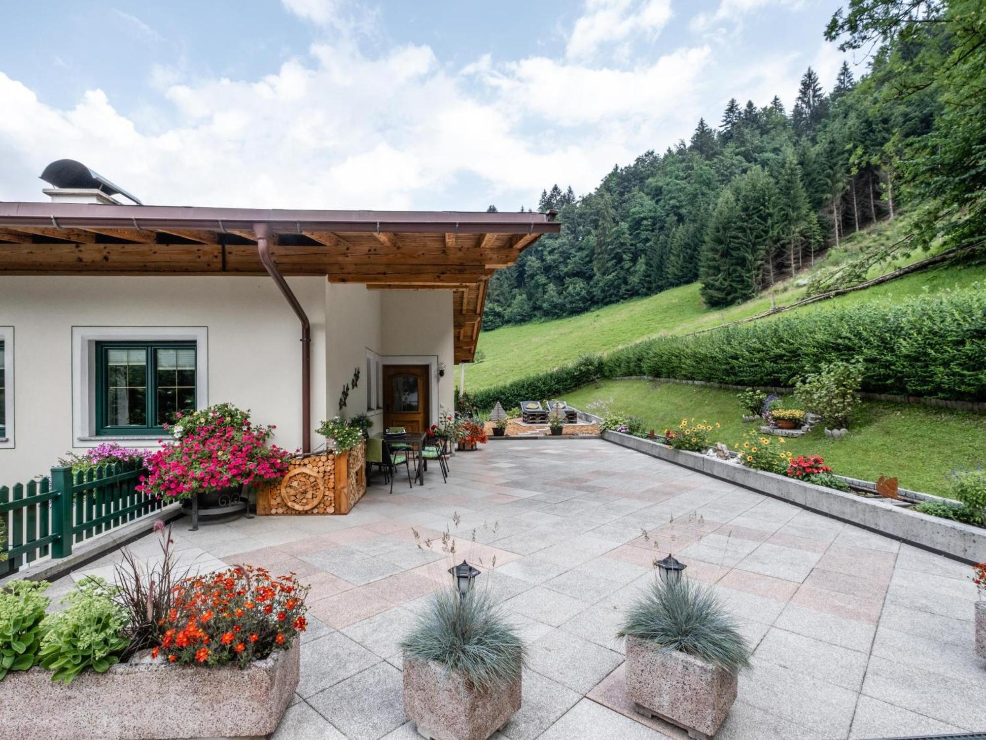 Apartamento Haus Am Waldrand Hopfgarten im Brixental Exterior foto